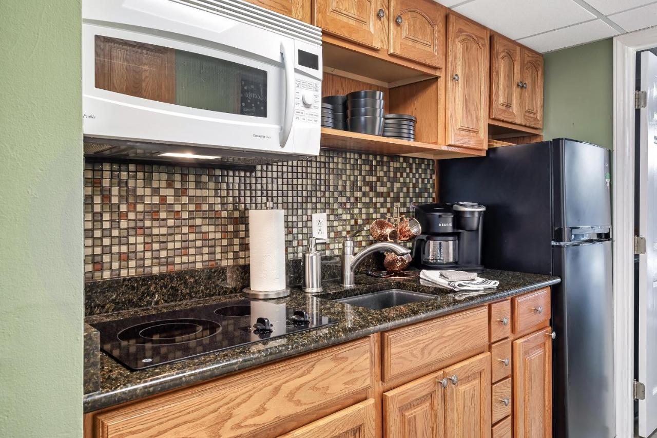 Lovely Condo W/ Indoor Pool *Only Steps To Parkway Гатлинбург Экстерьер фото