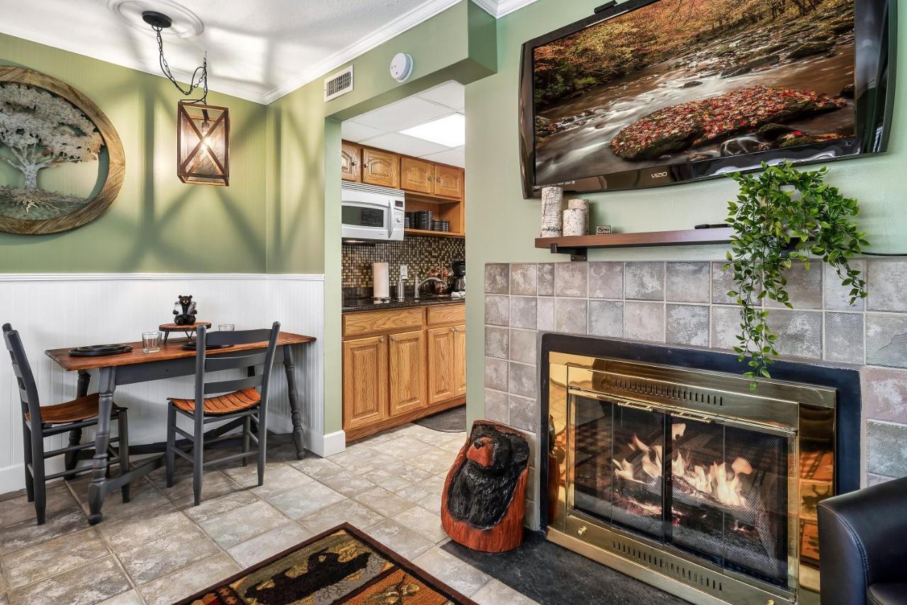 Lovely Condo W/ Indoor Pool *Only Steps To Parkway Гатлинбург Экстерьер фото
