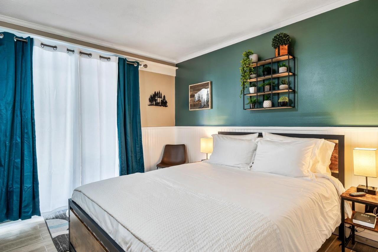Lovely Condo W/ Indoor Pool *Only Steps To Parkway Гатлинбург Экстерьер фото
