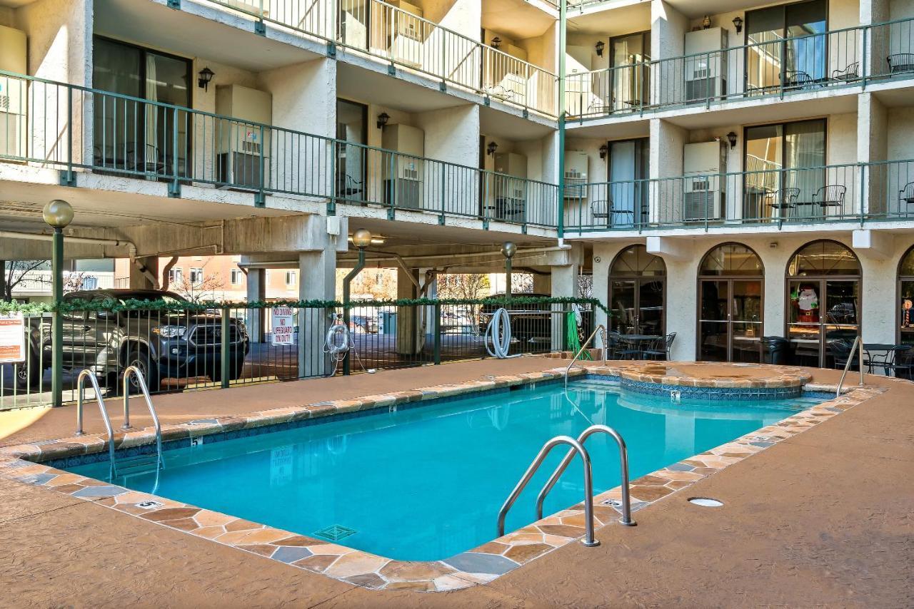 Lovely Condo W/ Indoor Pool *Only Steps To Parkway Гатлинбург Экстерьер фото